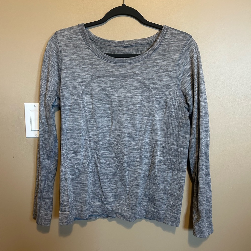 lululemon athletica Heather Gray Long Sleeve Top
